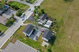 210 Albee Rd W, Nokomis, FL 34275 - Photo 4