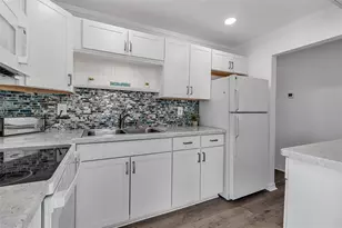 2305 Bayshore Gardens Pkwy, Bradenton, FL 34207 - Photo 8