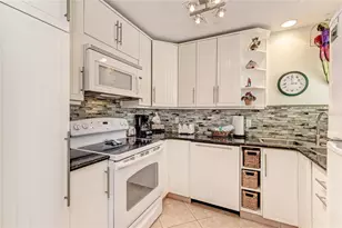 4725 Gulf Of Mexico Dr, Longboat Key, FL 34228 - Photo 12