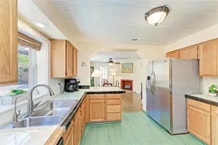 401 27th St W, Bradenton, FL 34205 - Photo 32