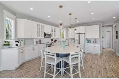 108 7th Street S, Bradenton Beach, FL 34217 - Photo 6