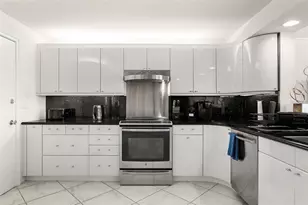 1750 Benjamin Franklin Dr, Sarasota, FL 34236 - Photo 8