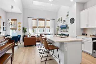 2337 Lindstrom St, Sarasota, FL 34237 - Photo 2