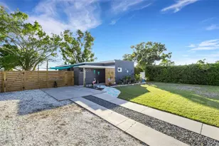 2011 Harvard Ave, Bradenton, FL 34207 - Photo 2