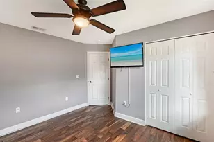 8010 Conservatory Dr, Sarasota, FL 34243 - Photo 30