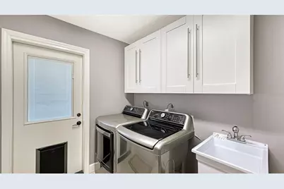 8010 Conservatory Drive, Sarasota, FL 34243 - Photo 26