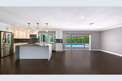8010 Conservatory Drive, Sarasota, FL 34243 - Photo 10
