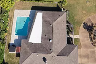 8010 Conservatory Dr, Sarasota, FL 34243 - Photo 2