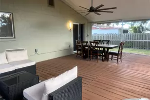 5320 Moeller Ave, Sarasota, FL 34233 - Photo 16