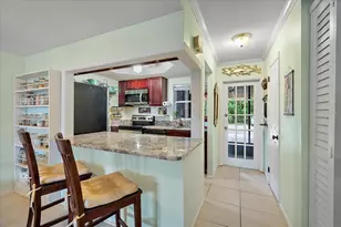 3357 Ramblewood Dr N, Sarasota, FL 34237 - Photo 10