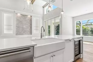 1876 Magnolia St, Sarasota, FL 34239 - Photo 14