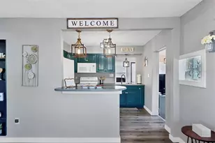 3224 Williamsburg St, Sarasota, FL 34231 - Photo 8