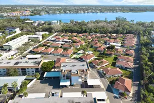 110 Vista Hermosa Cir, Sarasota, FL 34242 - Photo 30