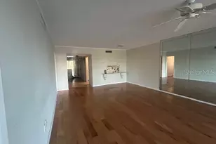 7461 W Country Club Dr N, Sarasota, FL 34243 - Photo 6