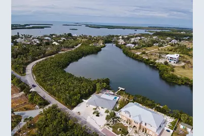 910 Bayshore Drive, Terra Ceia, FL 34250 - Photo 2