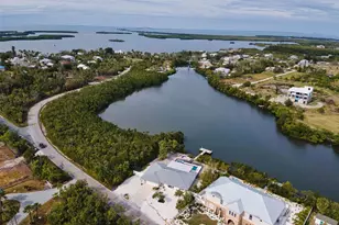 910 Bayshore Dr, Terra Ceia, FL 34250 - Photo 2