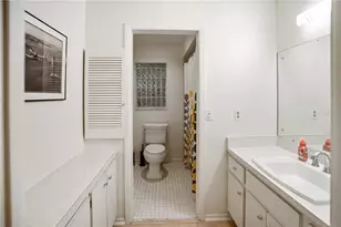 319 Mendez Dr, Sarasota, FL 34243 - Photo 8