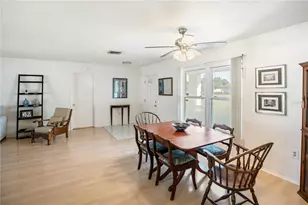 319 Mendez Dr, Sarasota, FL 34243 - Photo 12