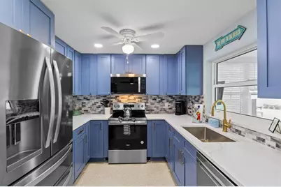305 67th Street, Holmes Beach, FL 34217 - Photo 16