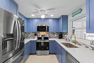 305 67th St, Holmes Beach, FL 34217 - Photo 16