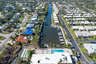 2305 Riverbluff Pkwy, Sarasota, FL 34231 - Photo 28