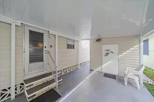 220 Bimini Dr, Palmetto, FL 34221 - Photo 6