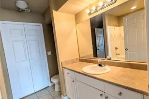 5611 Bidwell Pkwy, Sarasota, FL 34233 - Photo 10