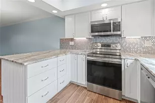 1446 56th St W, Bradenton, FL 34209 - Photo 10