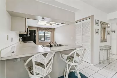 7676 Eagle Creek Drive, Sarasota, FL 34243 - Photo 10