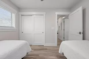 211 85th St, Holmes Beach, FL 34217 - Photo 34