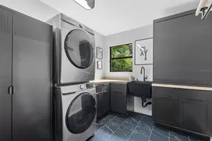 6349 Ravenwood Way, Sarasota, FL 34243 - Photo 30