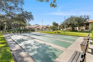 2401 Clubhouse Cir, Sarasota, FL 34232 - Photo 22