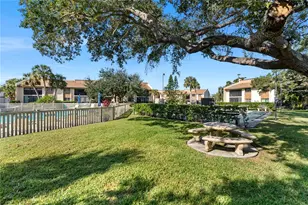 2401 Clubhouse Cir, Sarasota, FL 34232 - Photo 24