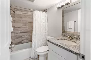 2401 Clubhouse Cir, Sarasota, FL 34232 - Photo 12