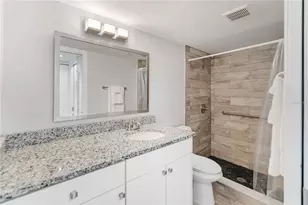 2401 Clubhouse Cir, Sarasota, FL 34232 - Photo 16