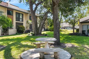 2401 Clubhouse Cir, Sarasota, FL 34232 - Photo 20