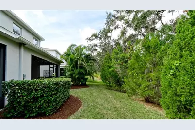 6476 Boxgrove Dr, Sarasota, FL 34240 - Photo 16