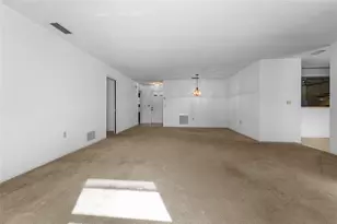 4299 Oakhurst Cir E, Sarasota, FL 34233 - Photo 6