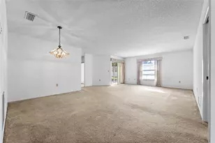 4299 Oakhurst Cir E, Sarasota, FL 34233 - Photo 4