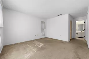 4299 Oakhurst Cir E, Sarasota, FL 34233 - Photo 12