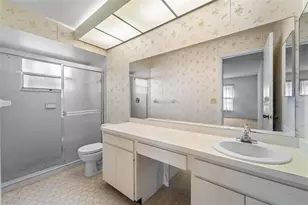 4299 Oakhurst Cir E, Sarasota, FL 34233 - Photo 14