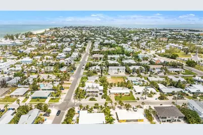 302 67th Street, Holmes Beach, FL 34217 - Photo 36