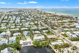 302 67th St, Holmes Beach, FL 34217 - Photo 38