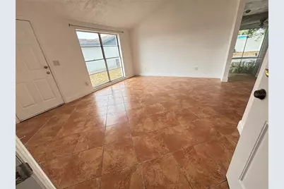 10101 Springtree Court, Tampa, FL 33615 - Photo 8