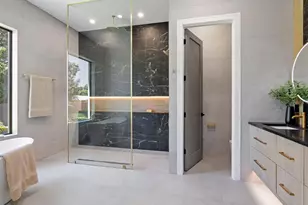 2467 Hyde Park St, Sarasota, FL 34239 - Photo 14