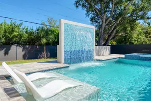 2467 Hyde Park St, Sarasota, FL 34239 - Photo 2