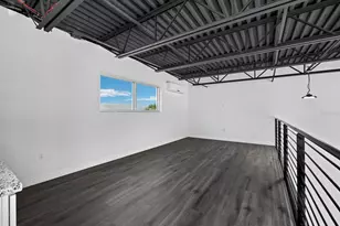 6562 Palmer Park Cir, Sarasota, FL 34238 - Photo 10