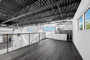 6562 Palmer Park Cir, Sarasota, FL 34238 - Photo 12