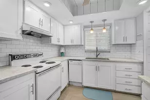 3585 Lake Bayshore Dr, Bradenton, FL 34205 - Photo 4