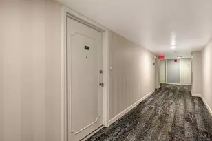 1750 Benjamin Franklin Dr, Sarasota, FL 34236 - Photo 10